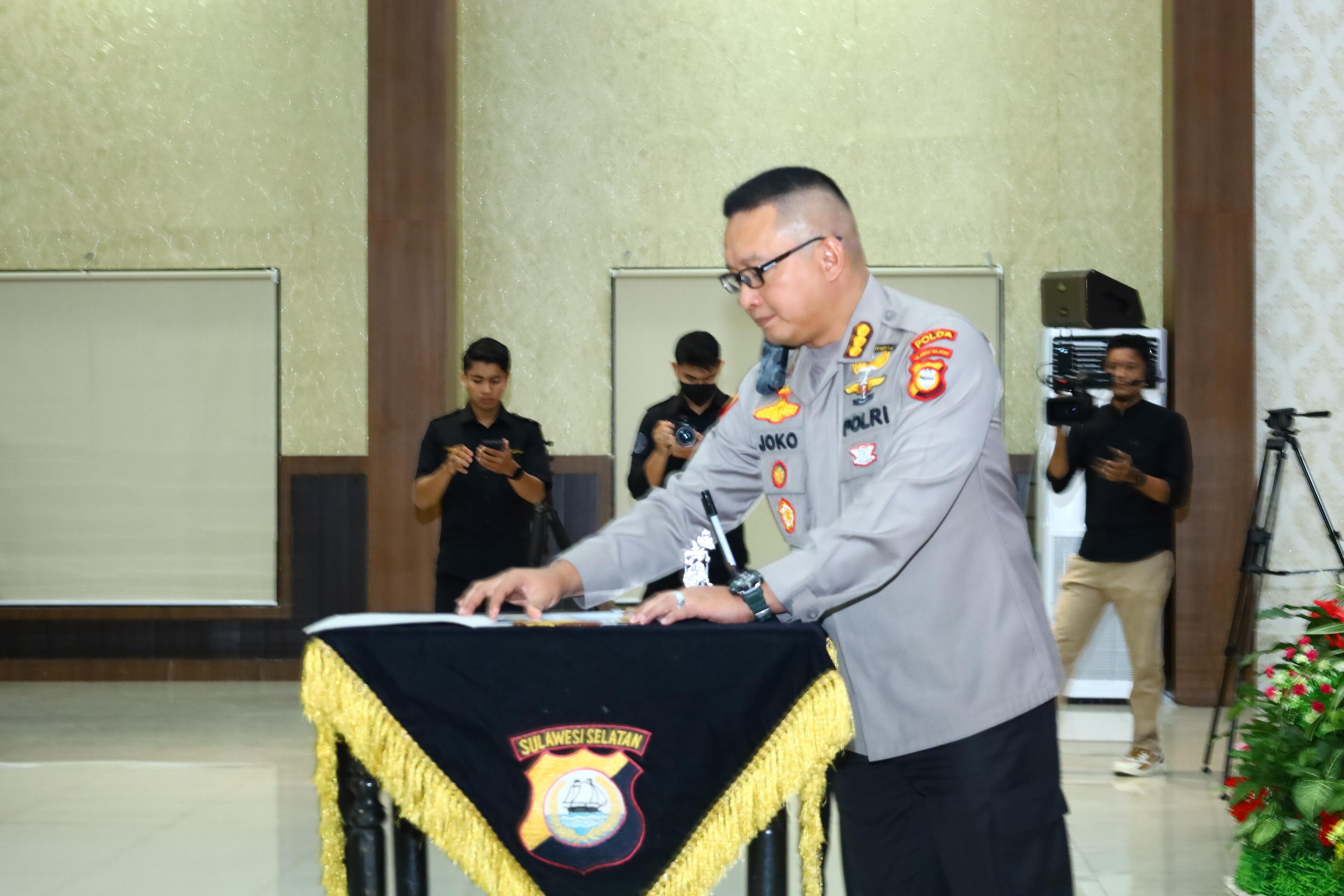 PENANDATANGANAN PAKTA INTEGRITAS PEMBANGUNAN ZONA INTEGRITAS SATKER BIRORENA POLDA SULSEL